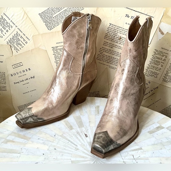 Free People Brayden Western Boots Champagne Metallic Pewter Tip 38 / 8 NWT Rare - Picture 6 of 14